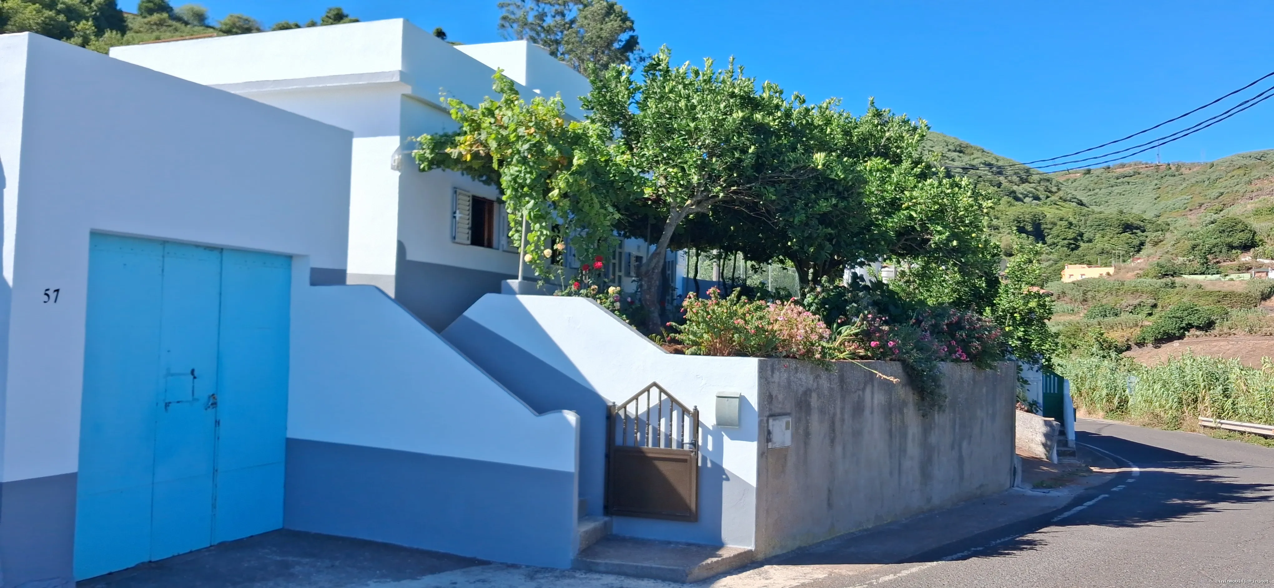 Casa y Terrenos en Santa María de Guía – Gran Canaria - 100% HABITABLE DESDE YA - RECIEN SANEADA Y PINTADA!!!!