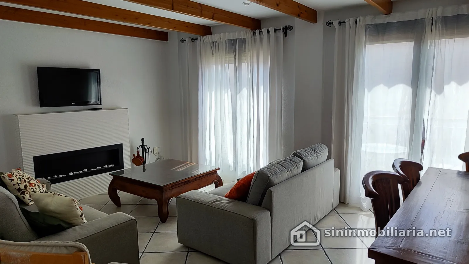 Piso de 112 m² reformado, orientación sur, dos trasteros y garaje, a 400m de la playa