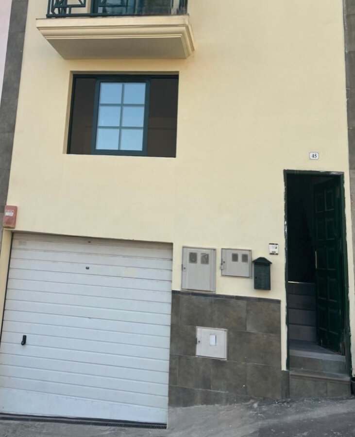 VENDO ADOSADO EN ARMEÑIME ADEJE TENERIFE0