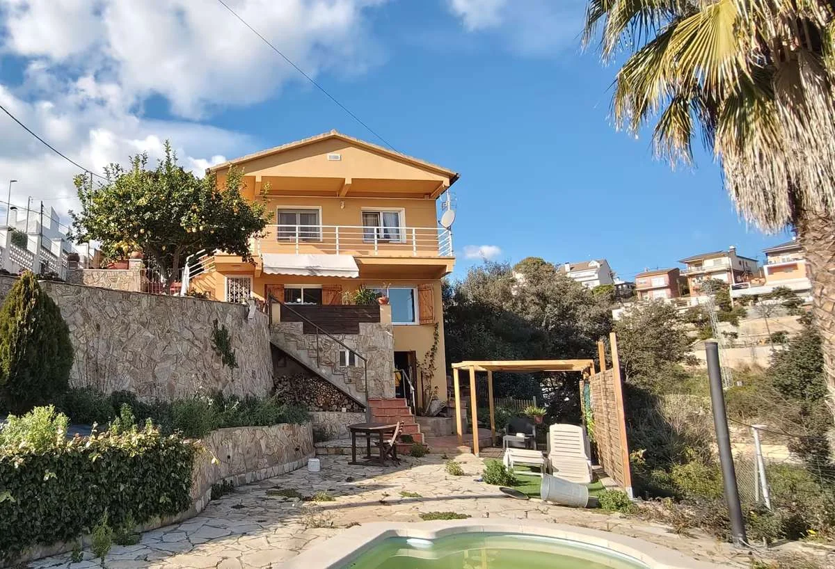 Vendo Casa Unifamiliar en venta Barcelona.